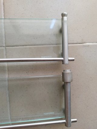 Scaffali in vetro e metallo