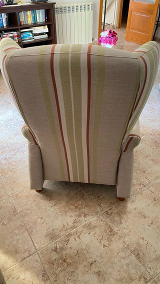Sillón de tela a rayas