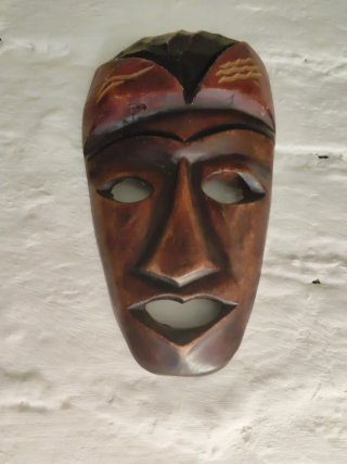 Máscara artesanal pequeña