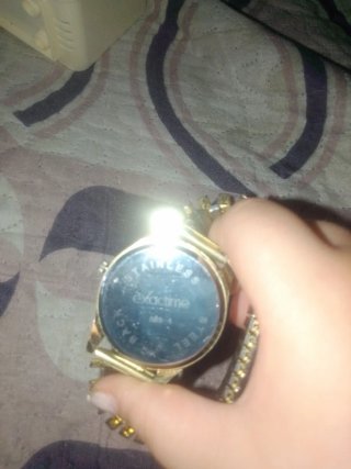 Reloj de pulsera dorado