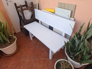 Banco de madera blanco