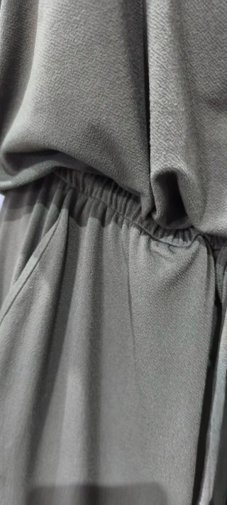 Mono de tiras verde oliva de Zara. Talla XS