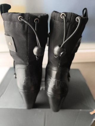 Botas de cuero negras