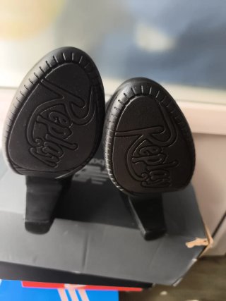 Botas de cuero negras