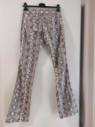 Pantaloni fantasia pitonata beige e grigio