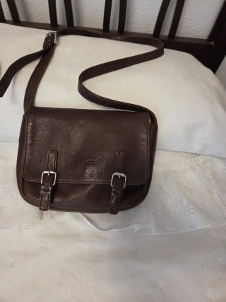 Bolso de piel marrón