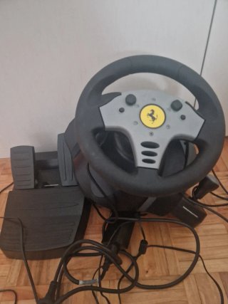 Volante Thrustmaster Force Feedback Racing Wheel