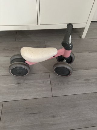Bicicleta infantil rosa 4 ruedas