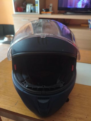 Casco de moto MT negro