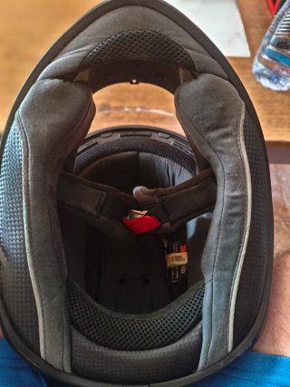 Casco de moto MT negro