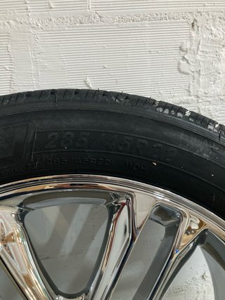 Rueda Cadillac 22 Cromada Michelin 285