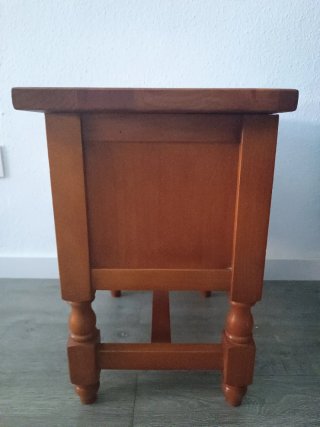 Mesita de noche rústica de madera con 2 cajones