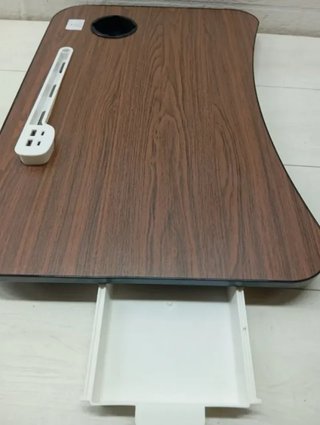Mesa portátil con 4 puertos