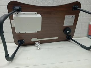 Mesa portátil con 4 puertos