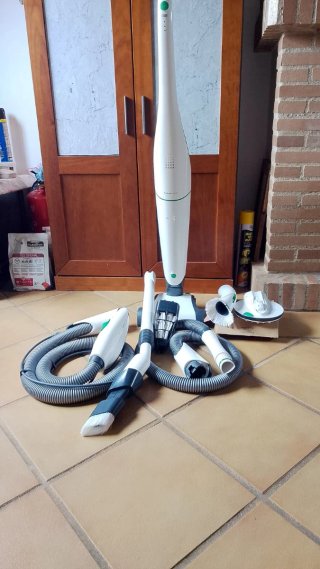 Aspiradora Kobold VB100 con Accesorios Sin cable.