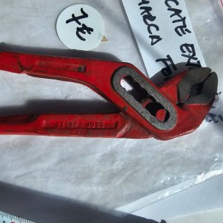 Alicate extensible sin marca forjada 7€