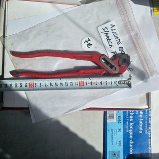 Alicate extensible sin marca forjada 7€