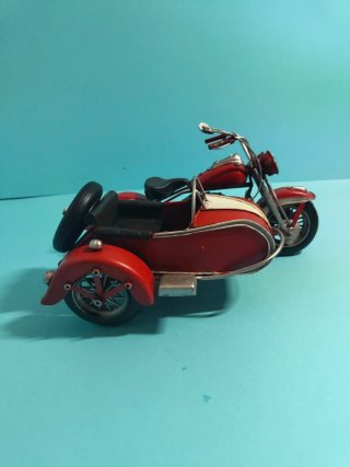 Moto Metálica Vintage con Sidecar