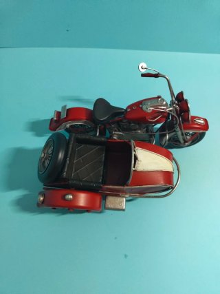 Moto Metálica Vintage con Sidecar