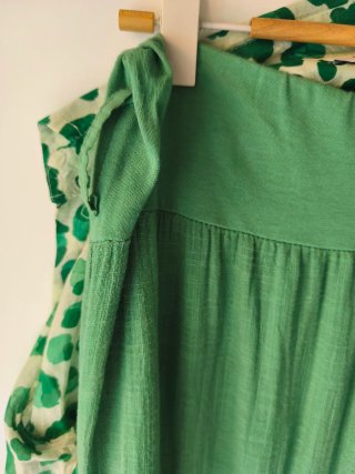 Falda larga verde con encaje