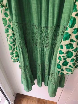 Falda larga verde con encaje