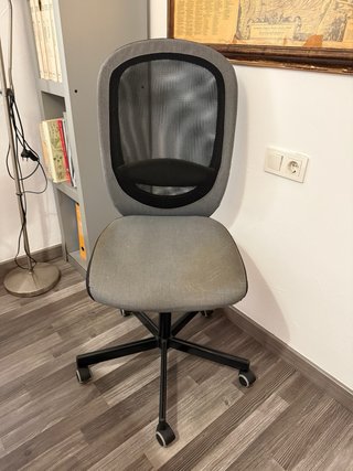 Silla de oficina giratoria con ruedas