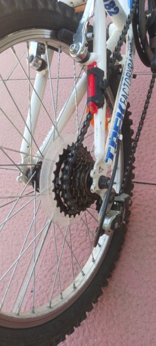 Bicicleta de montaña 20 pulgadas y 6 velocidades.