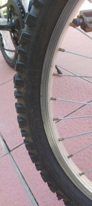 Bicicleta de montaña 20 pulgadas y 6 velocidades.
