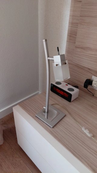 Lámpara led de techo y mesita plata/blanca
