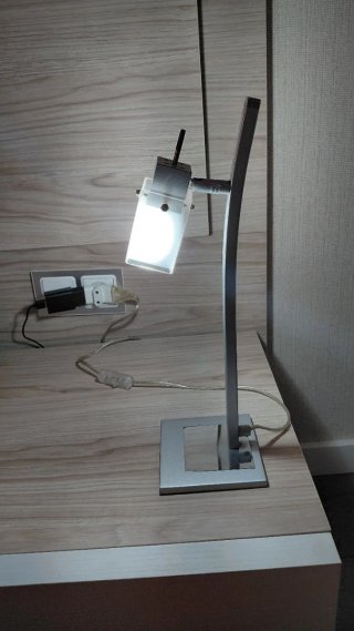 Lámpara led de techo y mesita plata/blanca