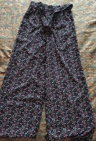 Pantalón ancho estampado flores mujer