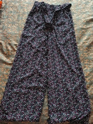 Pantalón ancho estampado flores mujer