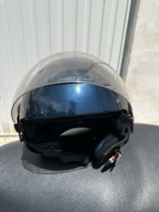 Casco de moto azul oscuro