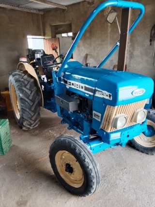 Tractor Ford New Holland 4630