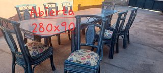 Mesa extensible con 8 sillas