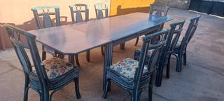 Mesa extensible con 8 sillas