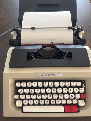 Máquina de escribir Olivetti LETTERA 42