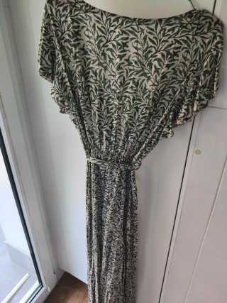 Vestido largo estampado hojas