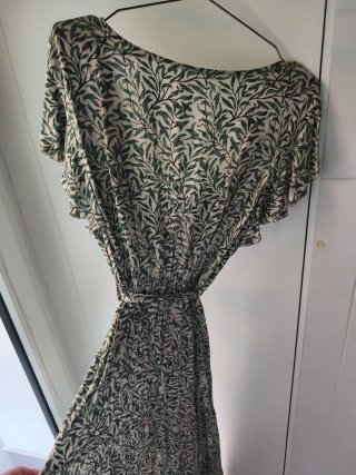 Vestido largo estampado hojas