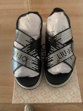 Sandalias Liu Jo negras y plateadas