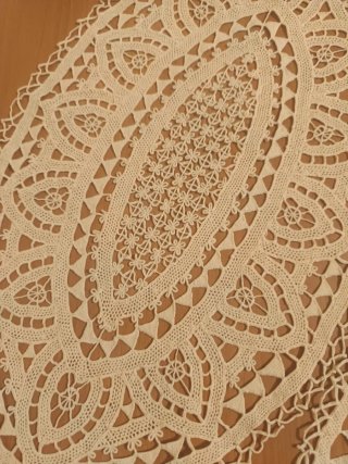 Trittico di centrini in tessuto beige