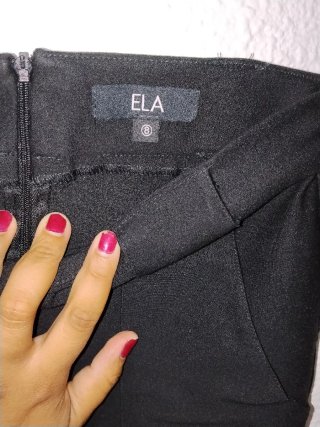 Falda negra de tubo con bolsillos
