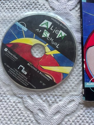 Alien at School. Book + CD