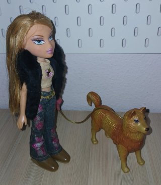 Muñeca Bratz Cloe con Perro Walking Bratz