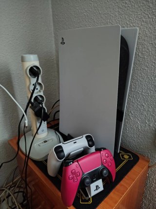 Consola PS5 + 3 Mandos (Blancos y Rosa)