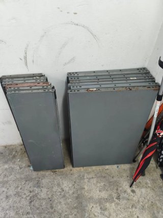 Baldas metálicas para estanterías