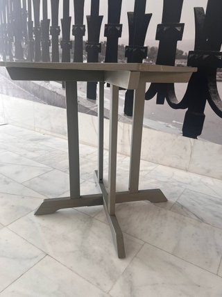 Mesa exterior terraza 65x65 gris como nueva