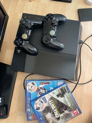 PS4 (PlayStation 4) Negra + 2 Mandos + Juego