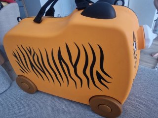 Maleta correpasillos tigre infantil.