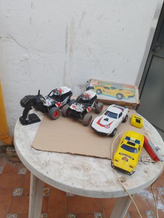 Lote 4 coches radiocontrol (falta mando)